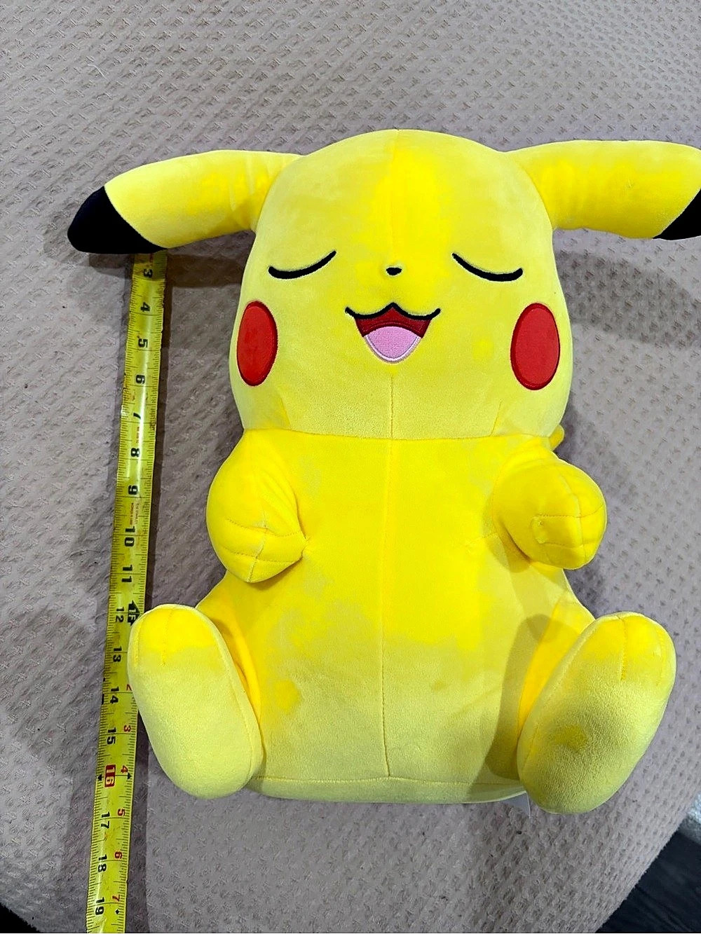 Pokémon Pikachu plush Toy in Yellow Like New